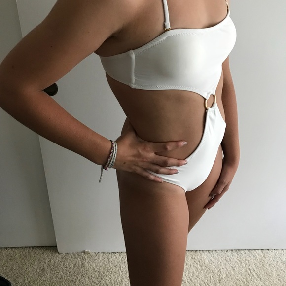 🌺Forever 21 white cut out swimsuit 🏝🌸👙 - Picture 3 of 8